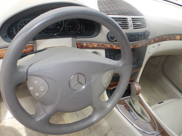 Mercedes-Benz E-Class 2004 photo 7