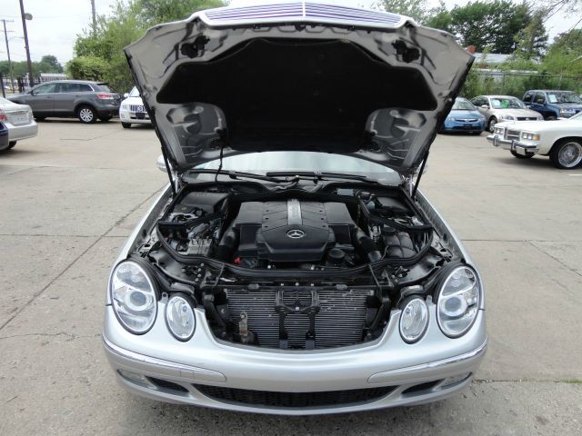 Mercedes-Benz E-Class 2004 photo 3