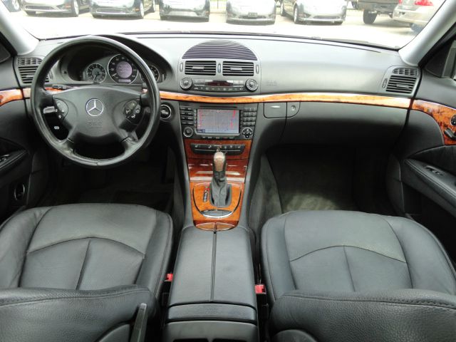 Mercedes-Benz E-Class 2004 photo 32