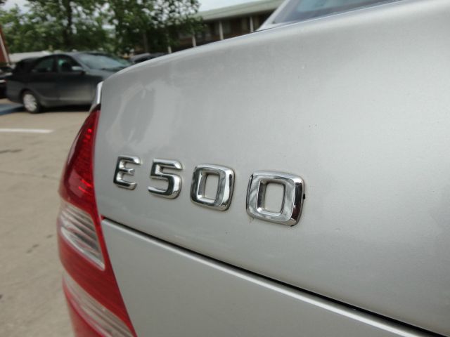 Mercedes-Benz E-Class 2004 photo 39