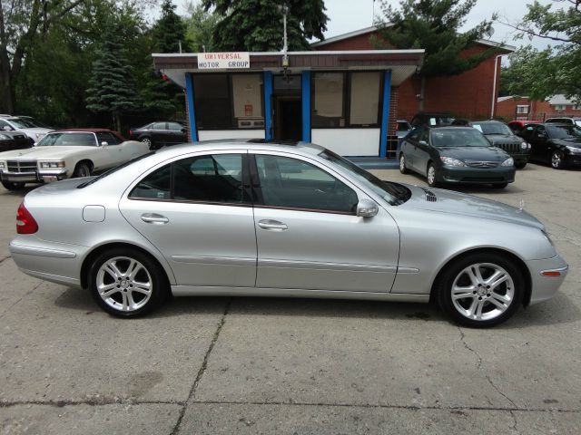 Mercedes-Benz E-Class 2004 photo 45