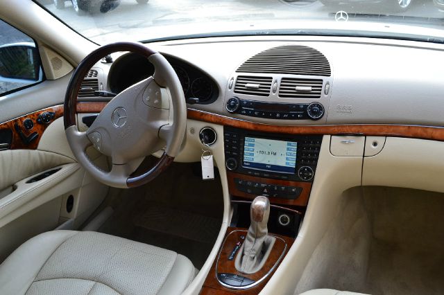 Mercedes-Benz E-Class 2004 photo 1