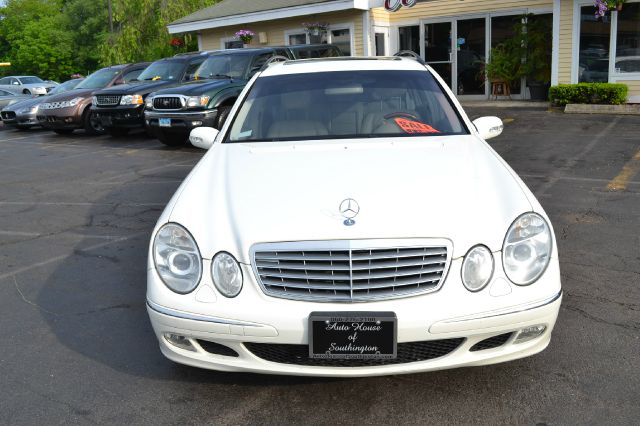 Mercedes-Benz E-Class 2004 photo 8