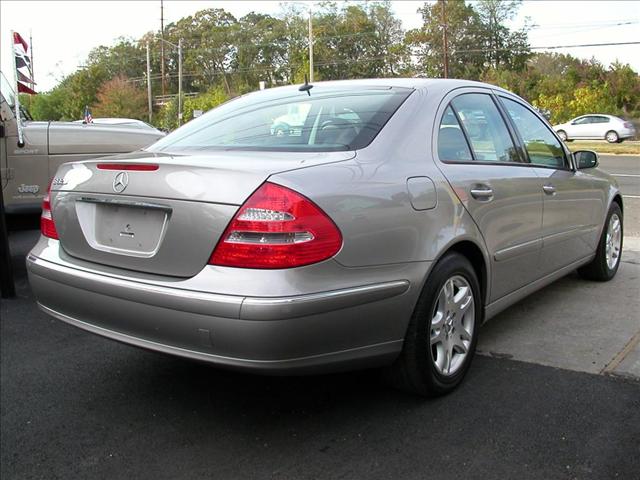 Mercedes-Benz E-Class 2004 photo 3