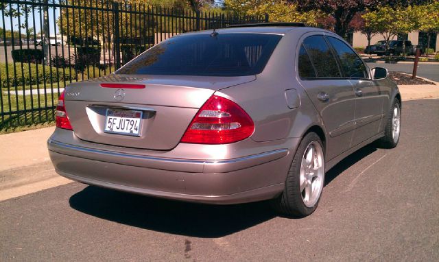 Mercedes-Benz E-Class 2004 photo 1