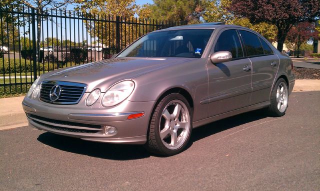 Mercedes-Benz E-Class 2004 photo 2