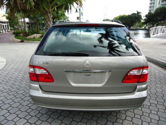 Mercedes-Benz E-Class 2004 photo 18