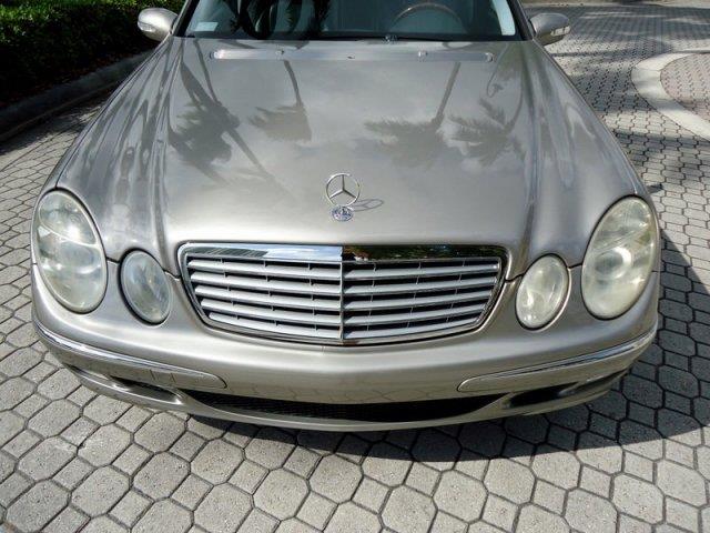 Mercedes-Benz E-Class 2004 photo 5