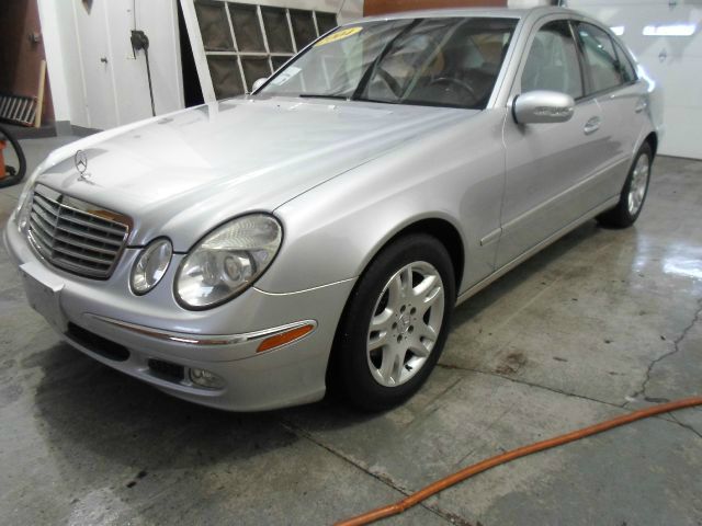 Mercedes-Benz E-Class 2004 photo 3