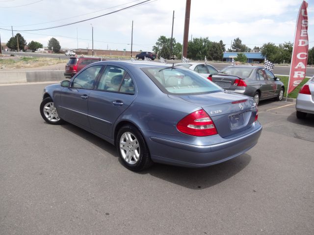 Mercedes-Benz E-Class 2004 photo 4