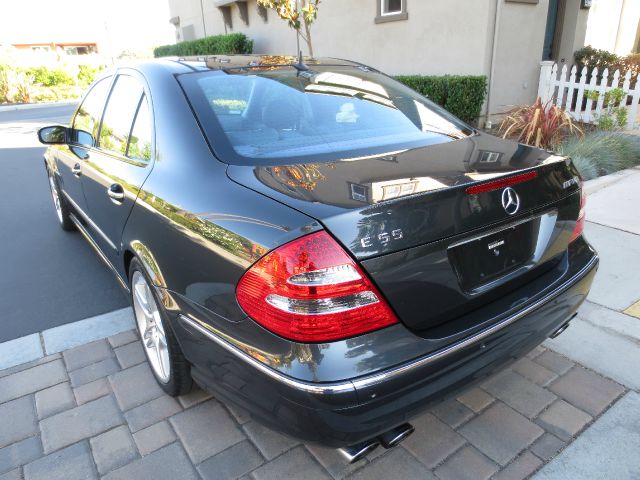 Mercedes-Benz E-Class 2004 photo 2