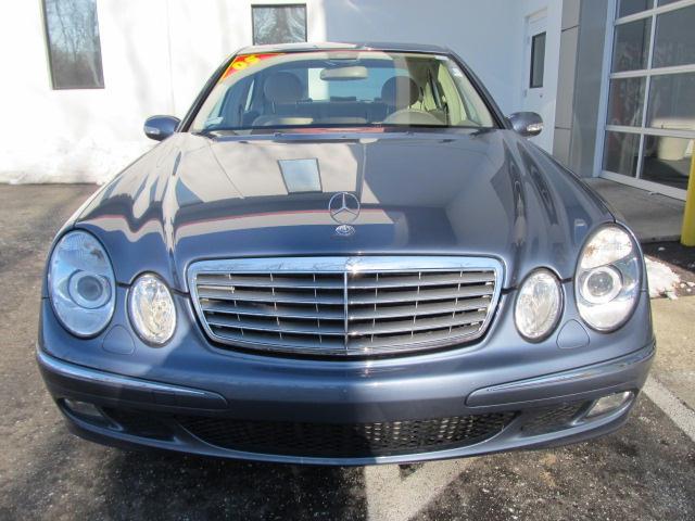 Mercedes-Benz E-Class 2005 photo 2