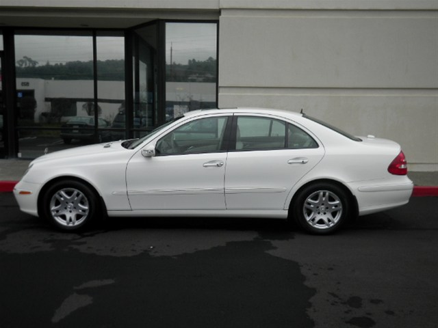 Mercedes-Benz E-Class 2005 photo 1