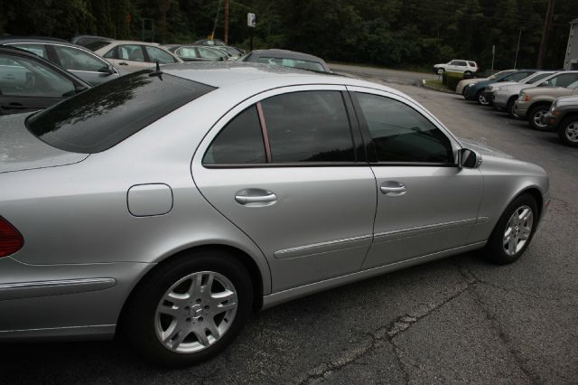 Mercedes-Benz E-Class 2005 photo 1