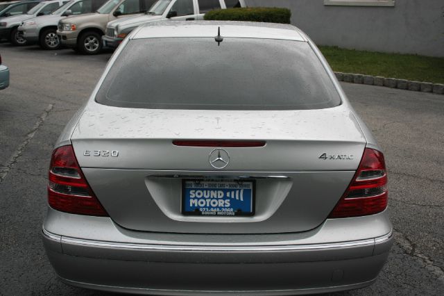 Mercedes-Benz E-Class 2005 photo 3