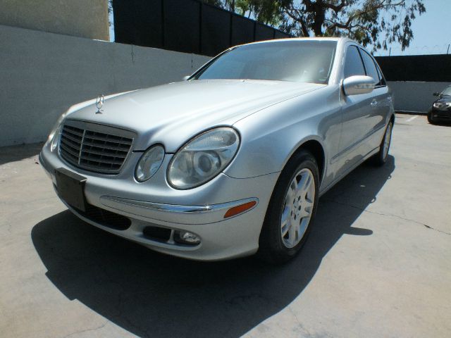 Mercedes-Benz E-Class 2005 photo 1