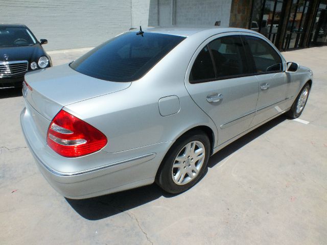 Mercedes-Benz E-Class 2005 photo 12