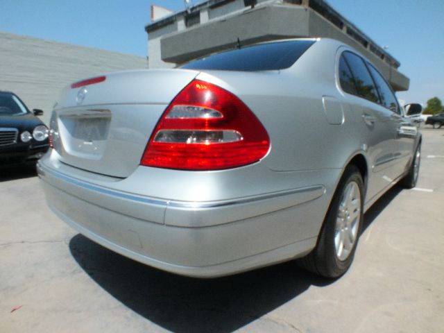 Mercedes-Benz E-Class 2005 photo 13