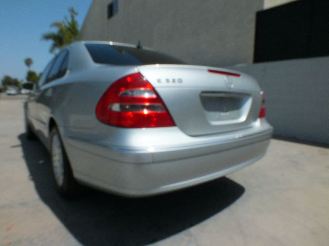 Mercedes-Benz E-Class 2005 photo 14