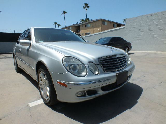 Mercedes-Benz E-Class 2005 photo 16