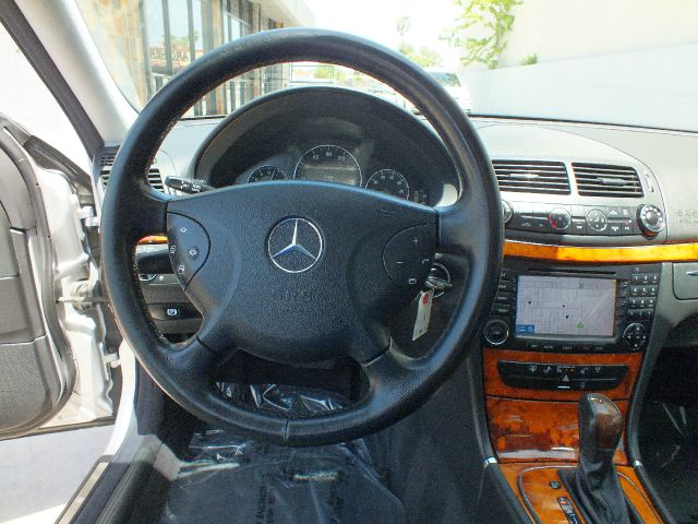 Mercedes-Benz E-Class 2005 photo 18