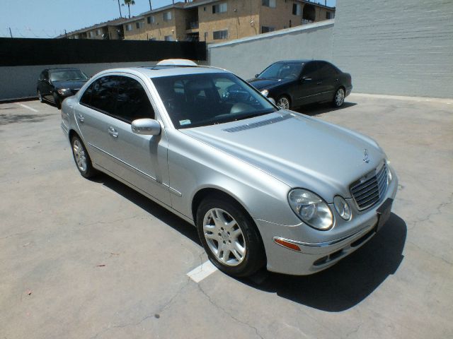 Mercedes-Benz E-Class 2005 photo 2