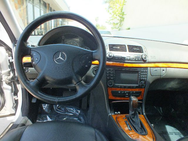 Mercedes-Benz E-Class 2005 photo 20