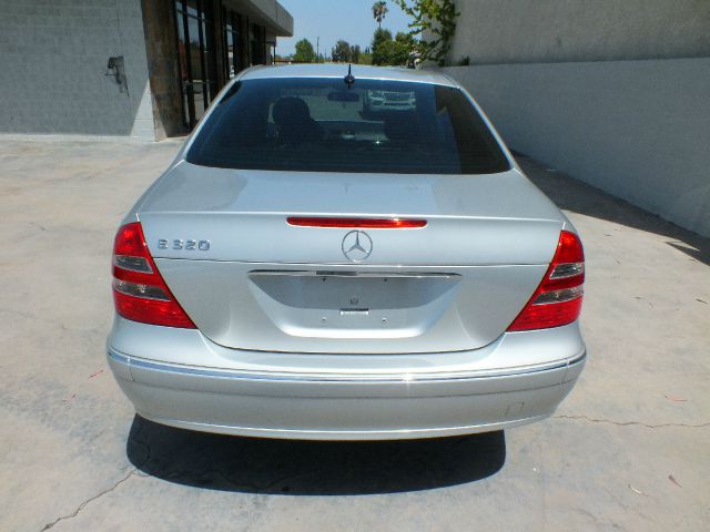 Mercedes-Benz E-Class 2005 photo 22