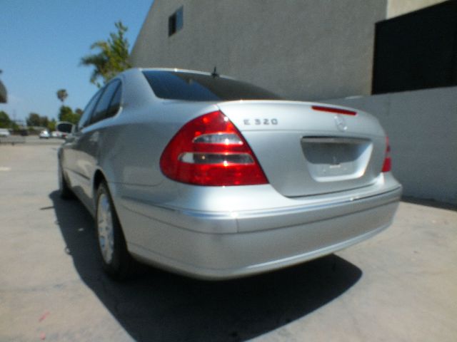 Mercedes-Benz E-Class 2005 photo 25