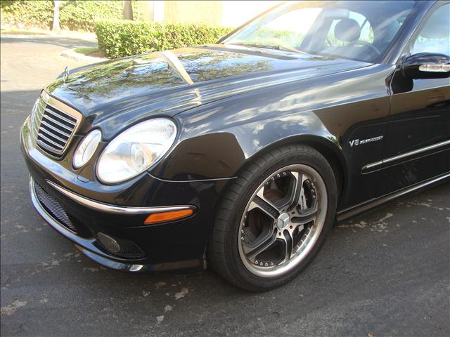 Mercedes-Benz E-Class 2005 photo 3