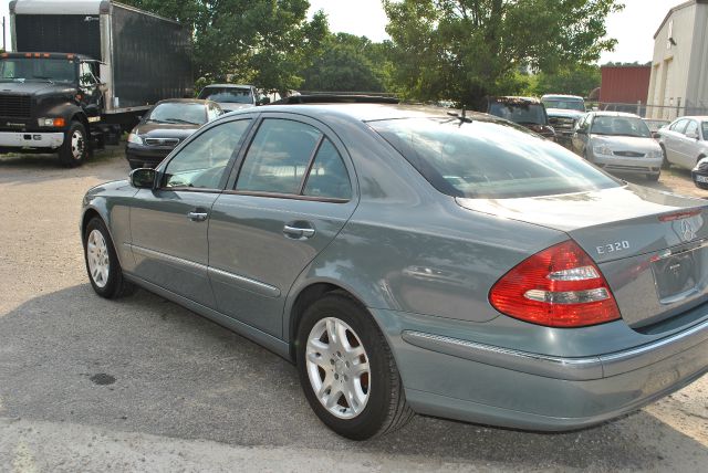 Mercedes-Benz E-Class 2005 photo 15