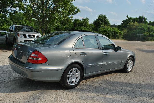 Mercedes-Benz E-Class 2005 photo 16