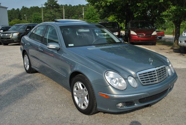 Mercedes-Benz E-Class 2005 photo 18