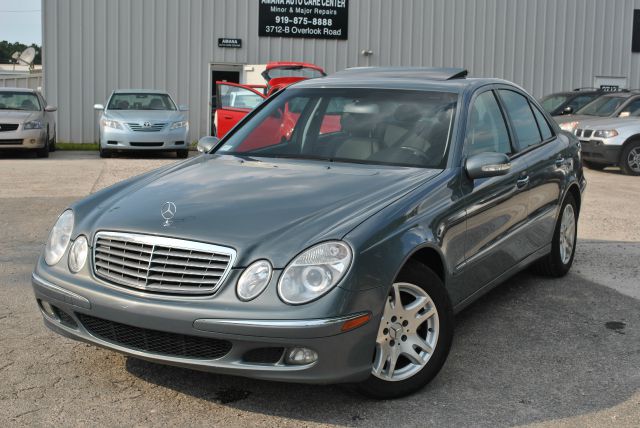 Mercedes-Benz E-Class 2005 photo 20