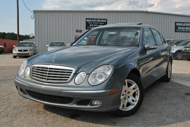 Mercedes-Benz E-Class 2005 photo 21