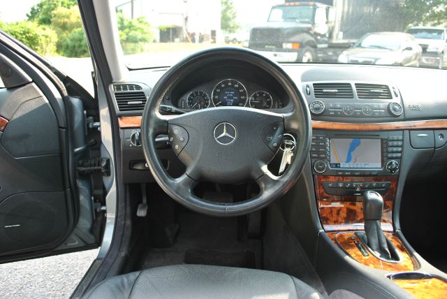 Mercedes-Benz E-Class 2005 photo 9