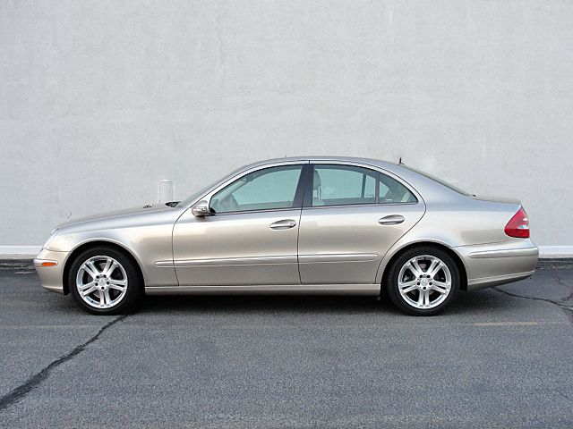 Mercedes-Benz E-Class 2005 photo 8