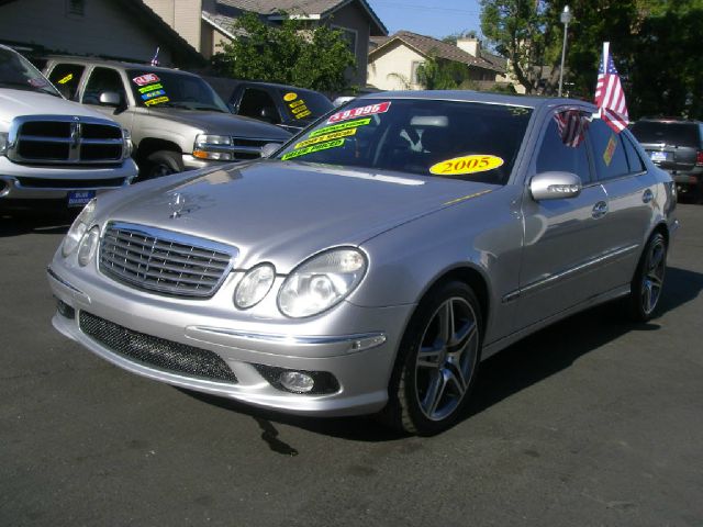 Mercedes-Benz E-Class 2005 photo 1