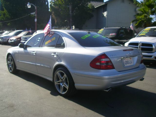 Mercedes-Benz E-Class 2005 photo 3