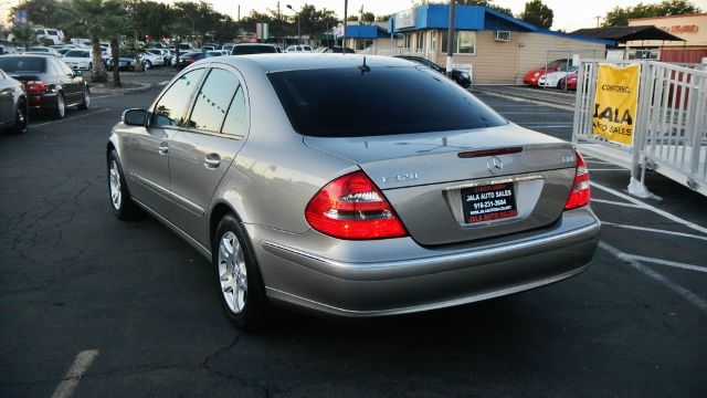 Mercedes-Benz E-Class 2005 photo 1