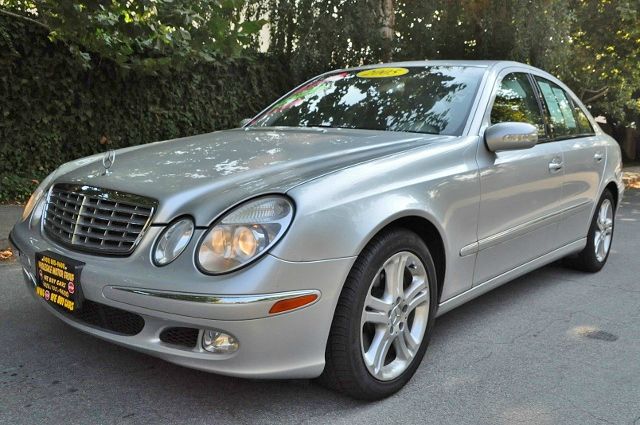 Mercedes-Benz E-Class 2005 photo 3