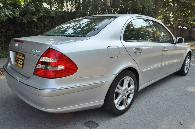 Mercedes-Benz E-Class 2005 photo 4