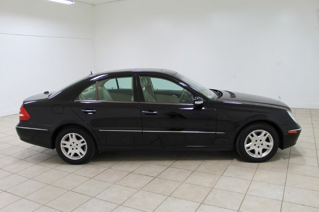 Mercedes-Benz E-Class 2005 photo 2