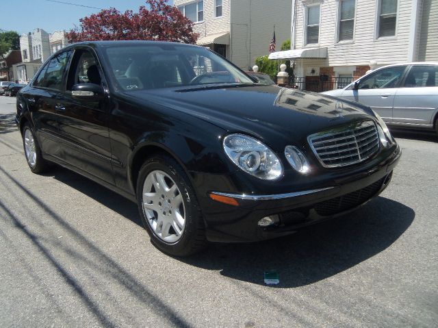 Mercedes-Benz E-Class 2005 photo 12