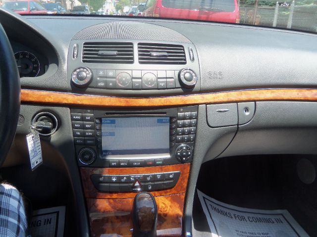 Mercedes-Benz E-Class 2005 photo 3