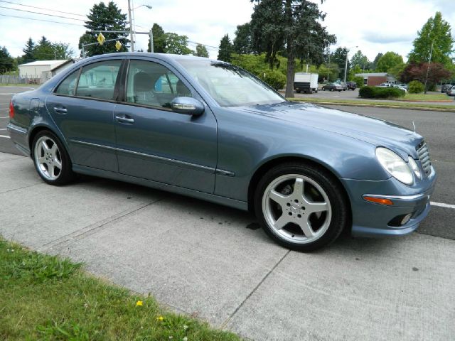 Mercedes-Benz E-Class 2005 photo 1