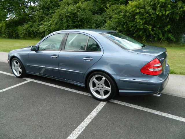 Mercedes-Benz E-Class 2005 photo 2