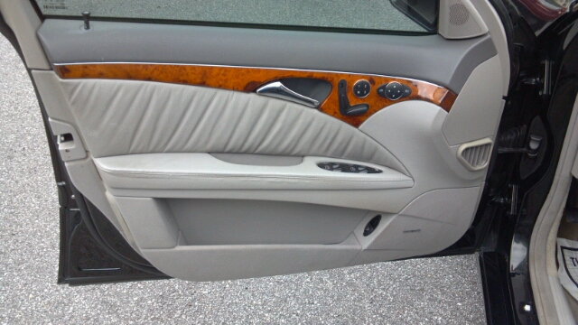 Mercedes-Benz E-Class 2005 photo 5