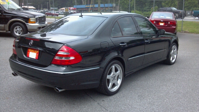 Mercedes-Benz E-Class 2005 photo 9