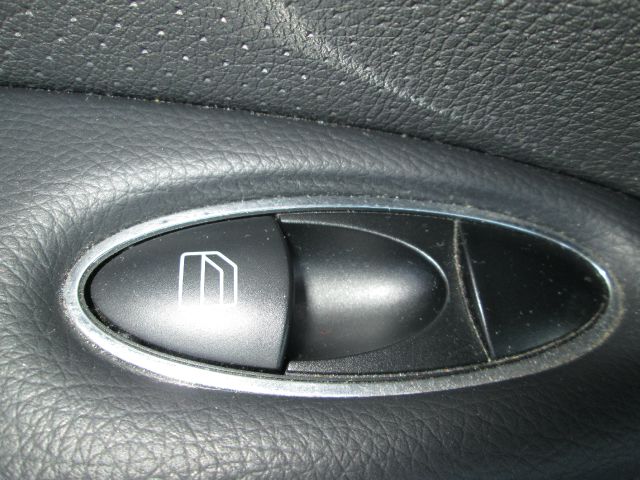 Mercedes-Benz E-Class 2005 photo 11